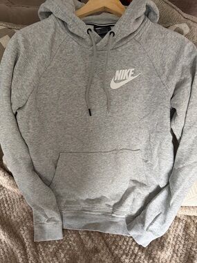 Nike Men's Light Gray Pullover Hoodie with White Logo
